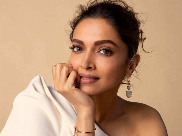 Deepika Padukone responds after photographer asks her to click