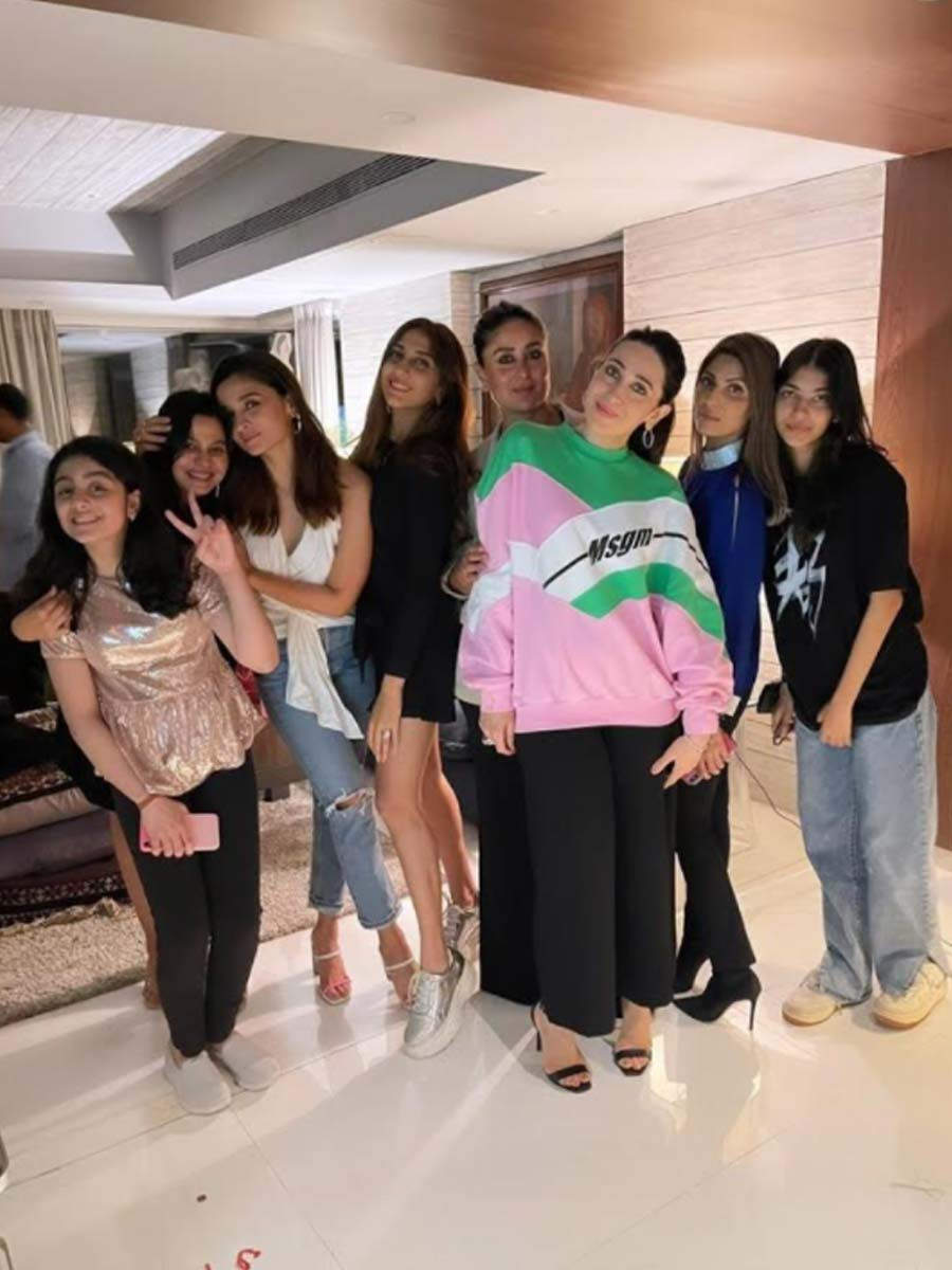 Neetu Kapoor brings in her birthday with the whole Kapoor family ...