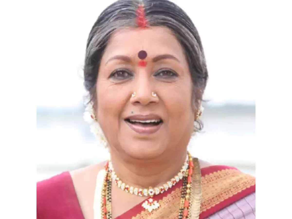Veteran Kannada Actress Jayanti Passes Away 1 Veteran Kannada actress Jayanti breathed her last in Bengaluru this morning. The actress was 76 years old and was admitted to the hospital a couple of weeks back after she complained of breathlessness. She had been suffering from asthma for 35 years and passed away fighting the same. Her son Krishna Kumar confirmed the news to a leading daily and said that she passed away in her sleep in a private hospital in Bengaluru. Jayanti worked in several films that received a lot of love from the audience as well as the critics. She won the Filmfare Award for Best Actress for Edakallu Guddada Mele in 1974 and Thulasi in 1977. RIP!