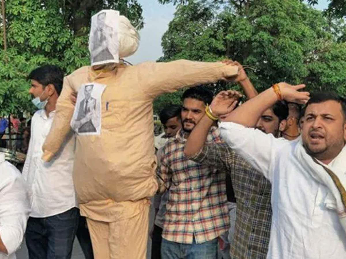 Akshay Kumar’s Effigy Burnt In Chandigarh As A Protest Against