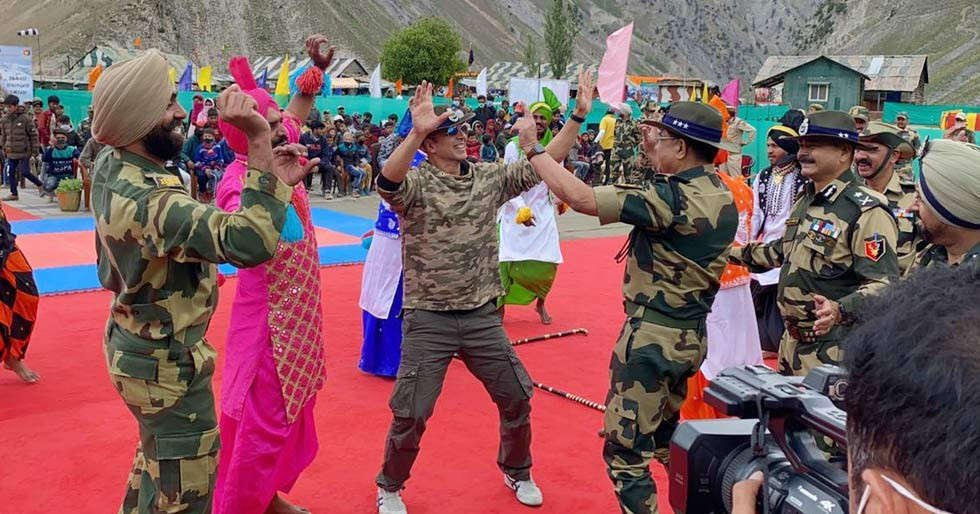Photos: Akshay Kumar Spends A Day With The Border Security Force