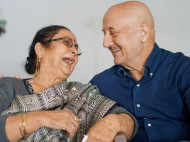 Anupam Kher’s mother reacts to her son completing 40 years in Mumbai