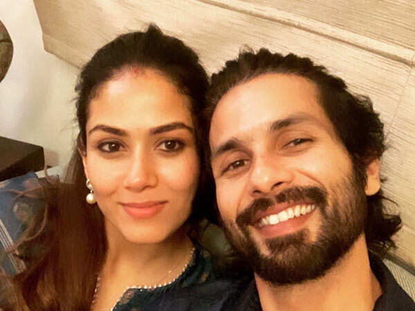 Shahid Kapoor Is A Carrom Champ Leaves Mira Rajput And Ishaan Khatter In Awe Filmfare Com