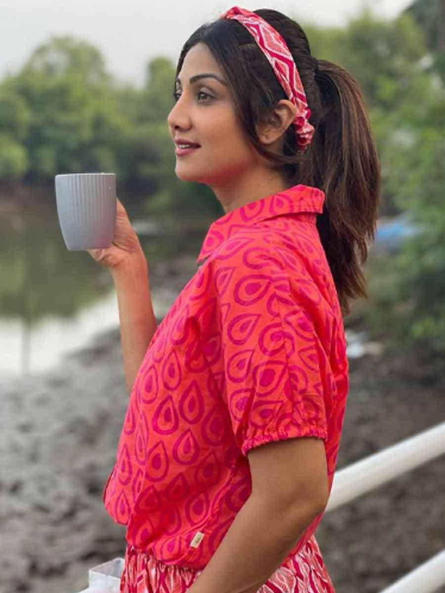 Shilpa Shetty's Yoga Tips to Get Back to Grind After Festive Season - News18