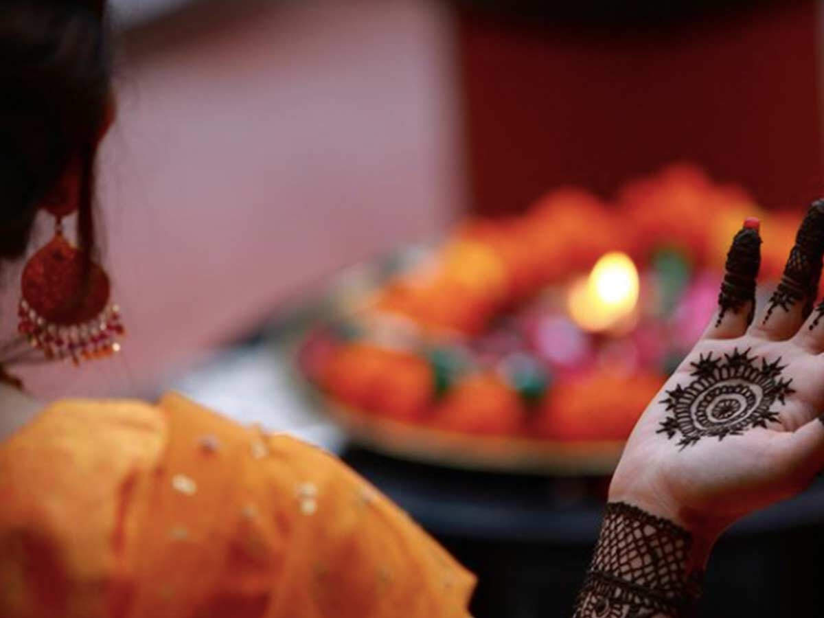 Hire Best Bridal Mehndi Artist in Delhi