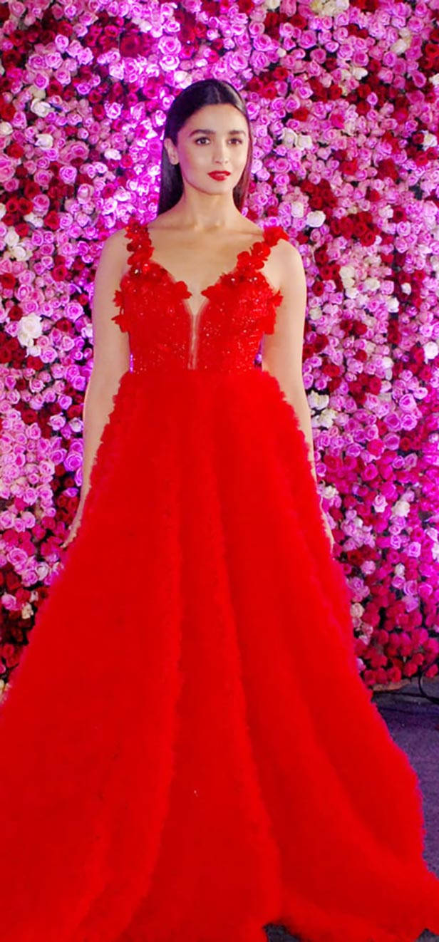Alia Bhatt Looks Like An Ice Princess In This Red Carpet Gown-mncb.edu.vn