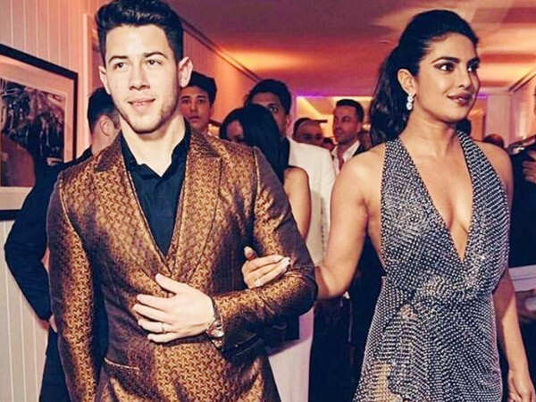 Priyanka Chopra Jonas Supports Nick Jonas As He Suffers A Rib Injury Filmfare Com