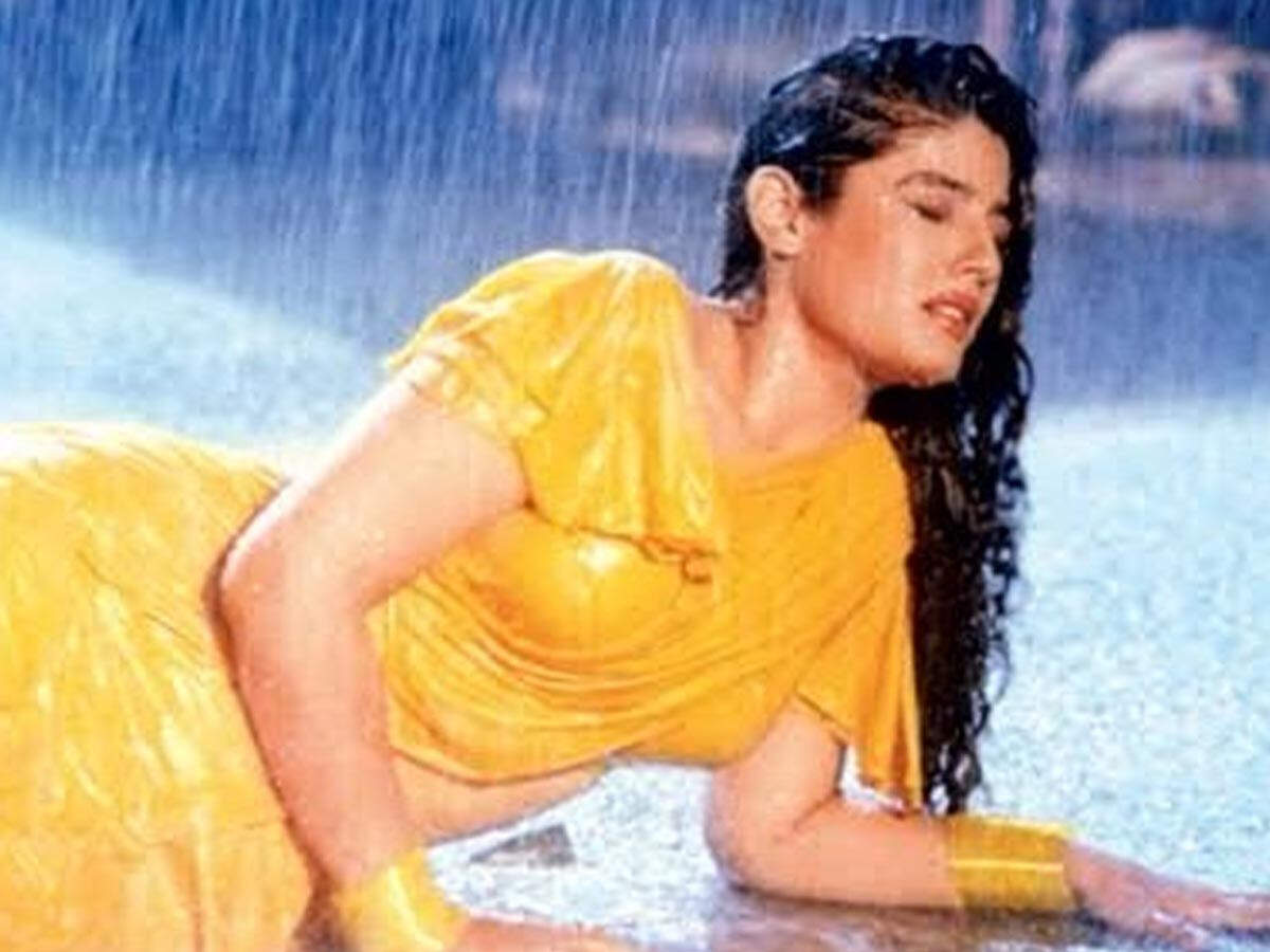 Alka Yagnik : Tip Tip Barsa Pani - Udit Narayan - 90s Best Rain Song |  Raveena Tandon | Akshay Kumar - YouTube