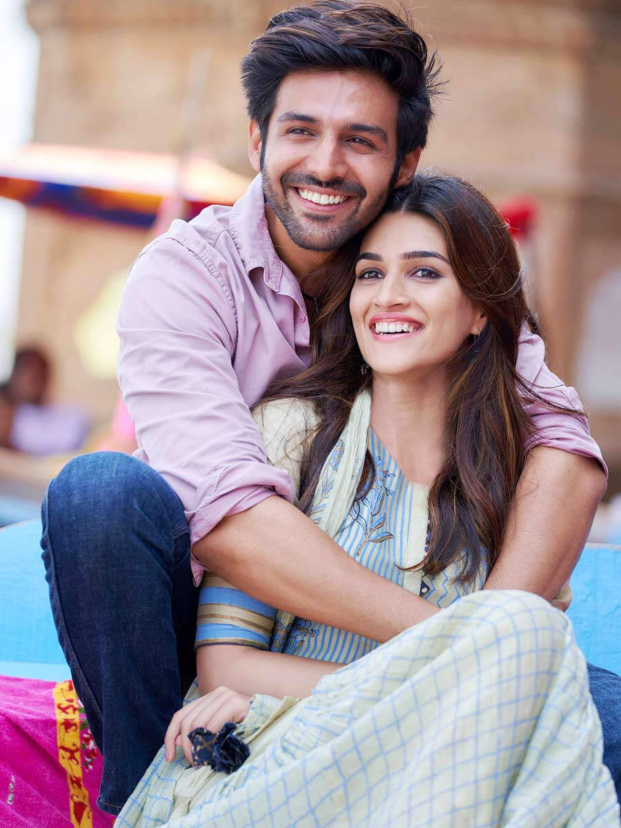 Confirmed: Kartik Aaryan and Kriti Sanon to star together in Shehzada | Filmfare.com