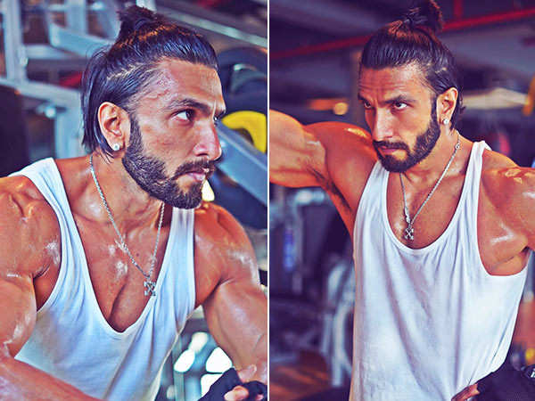 Ranveer Singh flaunts his ripped physique 