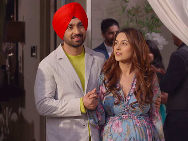 Diljit Dosanjh and Shehnaaz Gill Wrap Up the Shoot of Honsla Rakh, See Pics  - News18