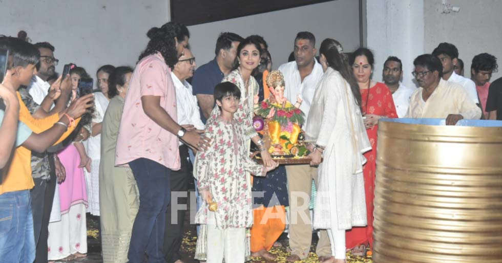In pictures: Shilpa Shetty Kundra and her family clicked doing Ganpati visarjan