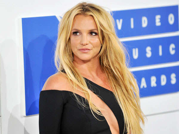 Britney Spears announces pregnancy via an Instagram post