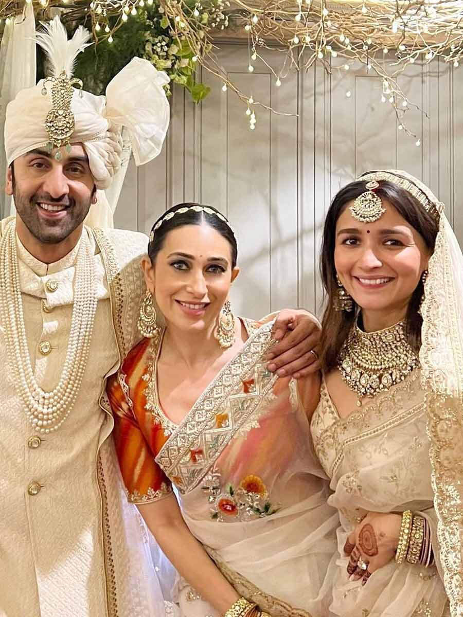 Karisma Kapoor shares a love-filled image from the Ranbir ...