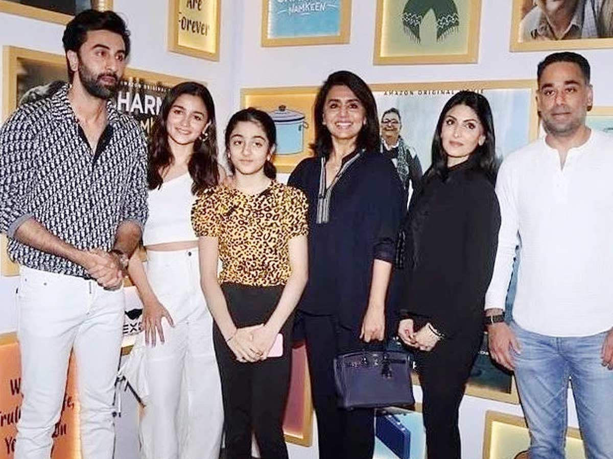 Ranbir Kapoor and Alia Bhatt with the Kapoor Family.