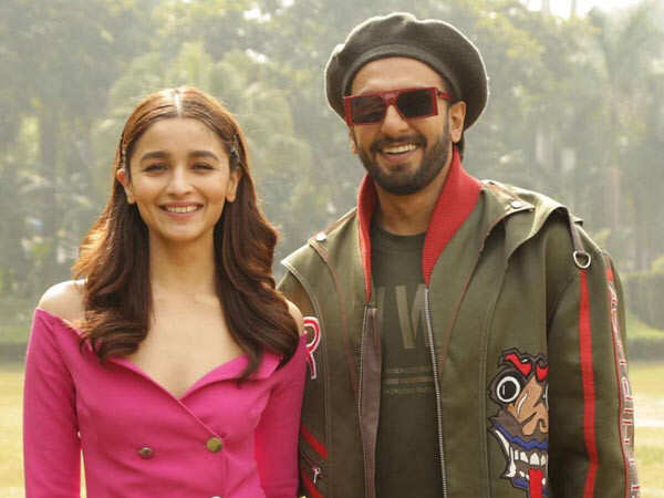 Ranveer Singh dances with Alia Bhatt on Dholida at the sets of Gangubai Kathiawadi