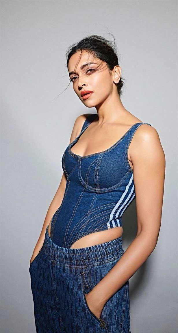 Deepika Padukone looks alluring in Short denim dress - Dynamite News