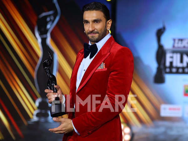 Wolf777news Filmfare Awards 2022: Ranveer Singh wins Best Actor in a Leading Role (Male). See pics: