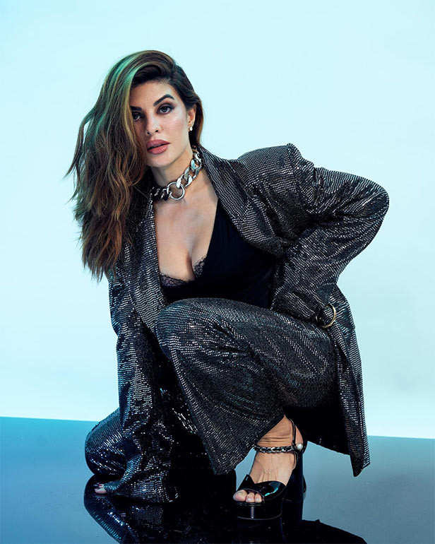 Times Jacqueline Fernandez Made A Fashion Statement - Black Sequined Pantsuit