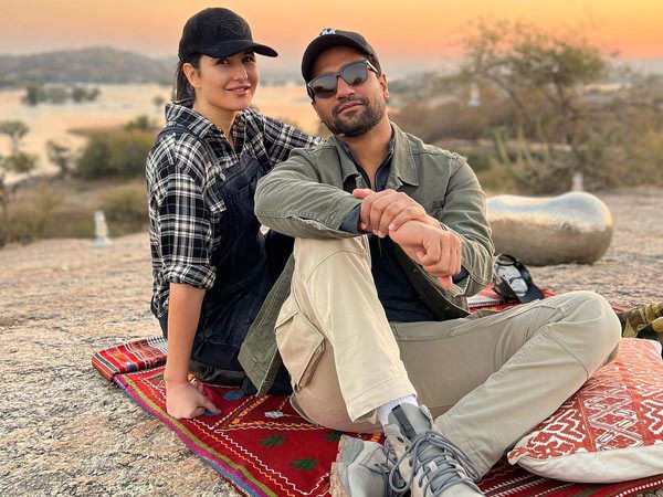 Katrina Kaif, Vicky Kaushal pose in the middle of Rajasthan desert during vacation See pics: