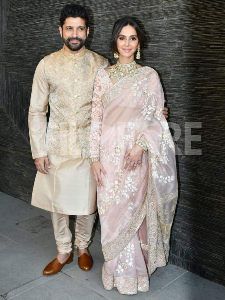 Farhan Akhtar and Shibani Ethnic wear together.