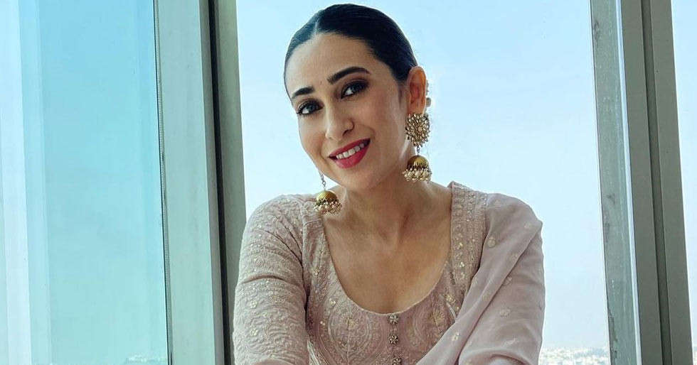 Karisma Kapoor shares a throwback picture featuring several