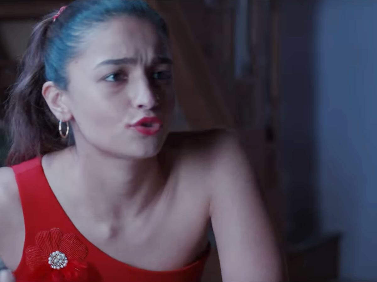 The trailer of Darlings starring Alia Bhatt, Vijay Varma, Shefali Shah and  Roshan Mathew is out