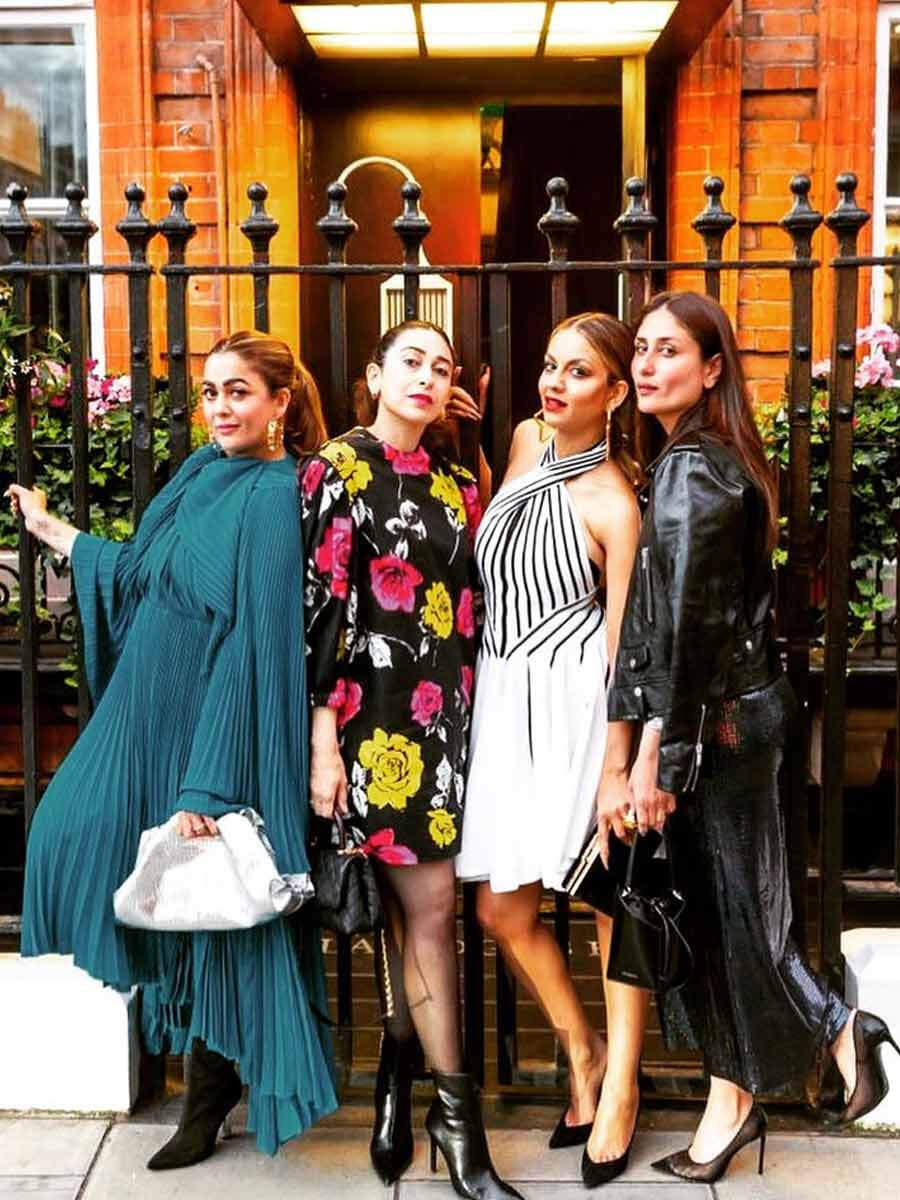 Kareena Kapoor and Karisma Kapoor on vacation.