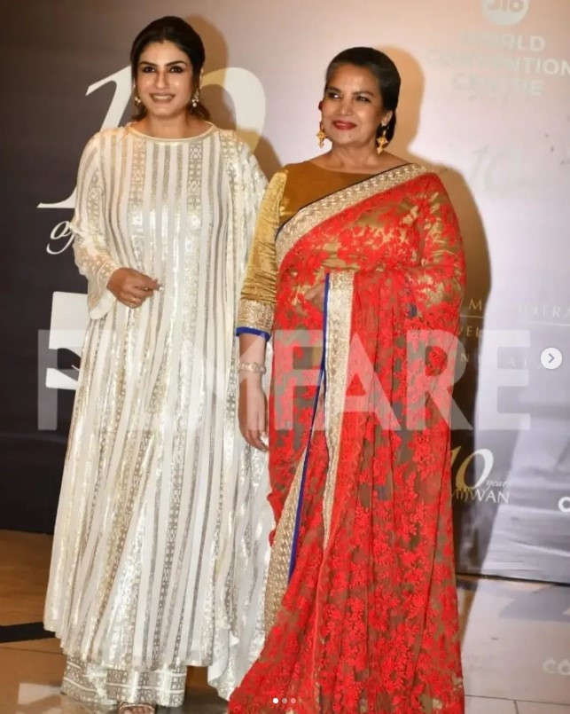 Raveena Tandon and Shabana Azmi at manish Malhotra Mijwan Show