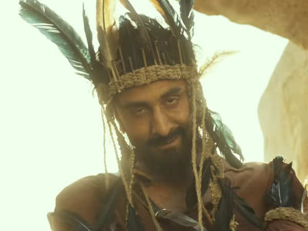 Ranbir Kapoor dances his heart out to Ji Huzoor, from his upcoming film Shamshera