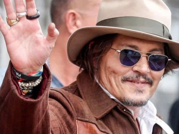 Johnny Depp shares a video thanking all his fans for their support