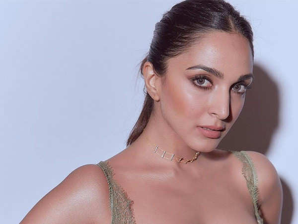 Kiara Advani meets her fans to celebrate her 8th anniversary in Bollywood