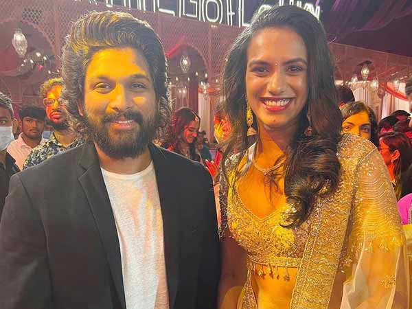 Fans can't keep calm as PV Sindhu and Allu Arjun get clicked together in Hyderabad