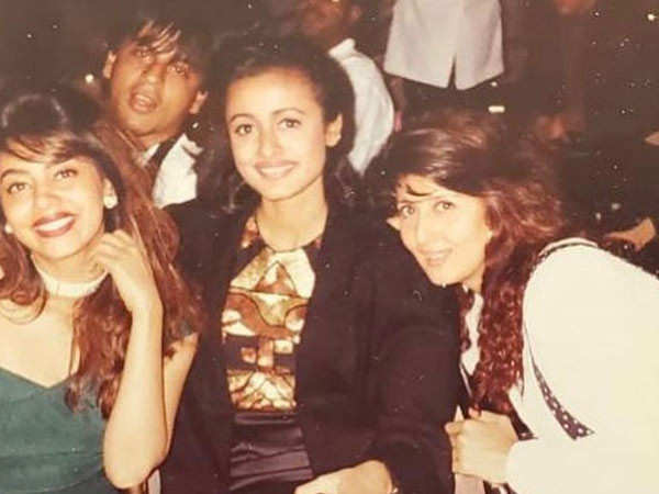 Gauri Khan shares a throwback pic with Shah Rukh Khan photobombing and it’s gold