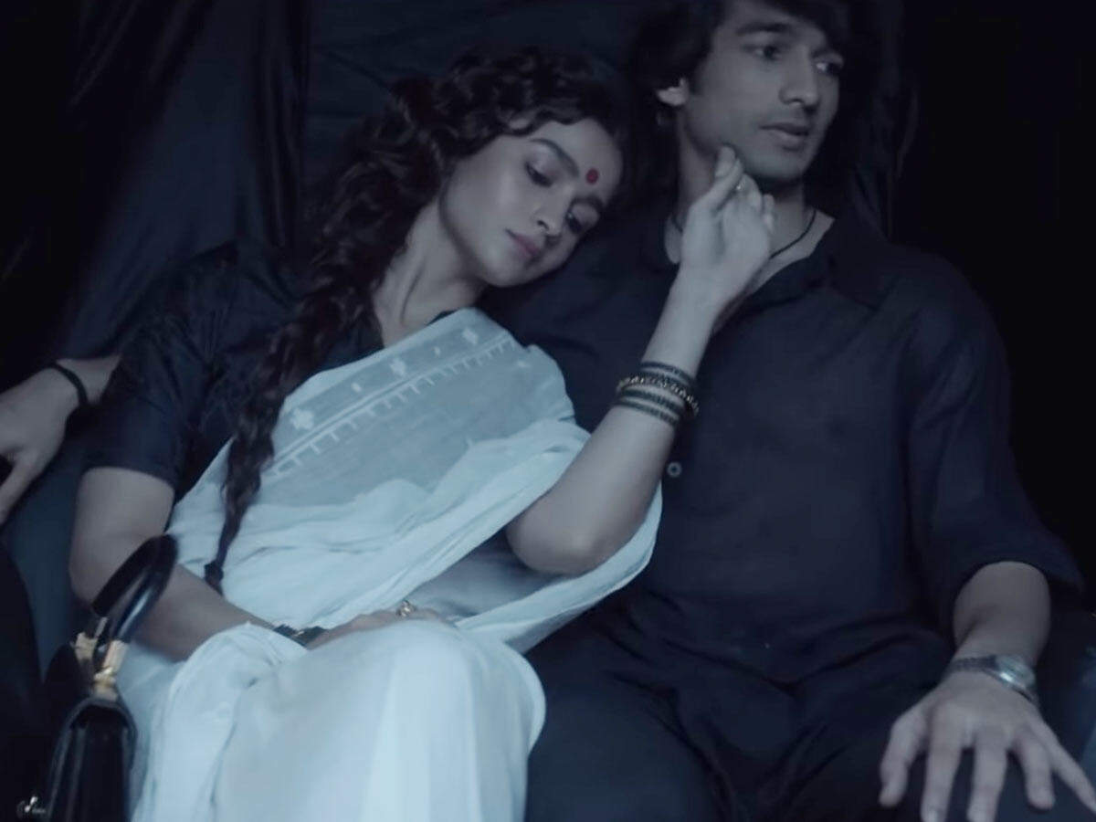 Alia Bhatt and Shantanu Maheshwari in Gangubai Kathiawadi.