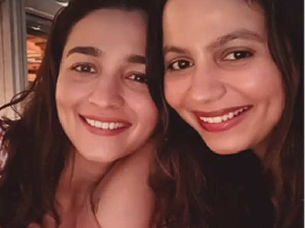 Alia Bhatt looks ecstatic in these birthday vacay pictures with sister Shaheen Bhatt