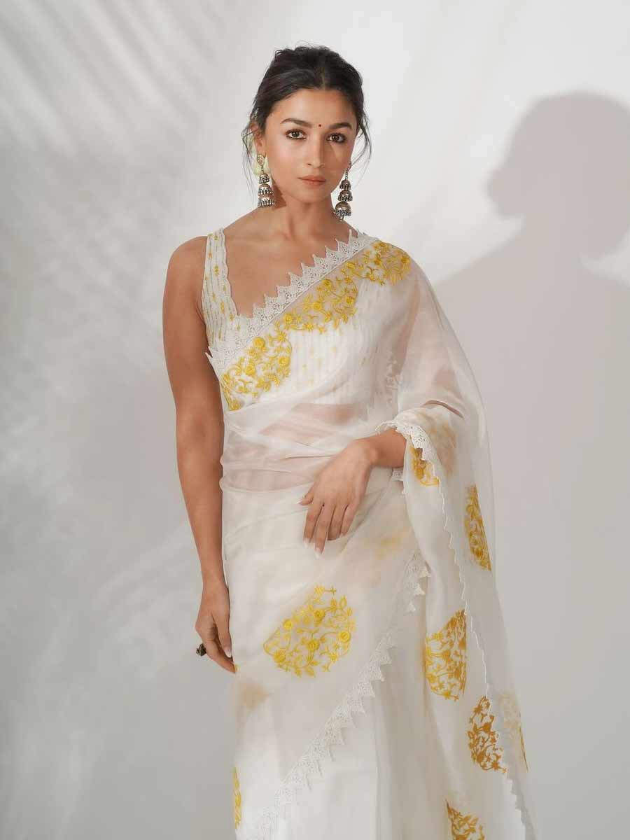 Birthday Special Alia Bhatts White Saree Saga For Gangubai Kathiawadi Promotions 