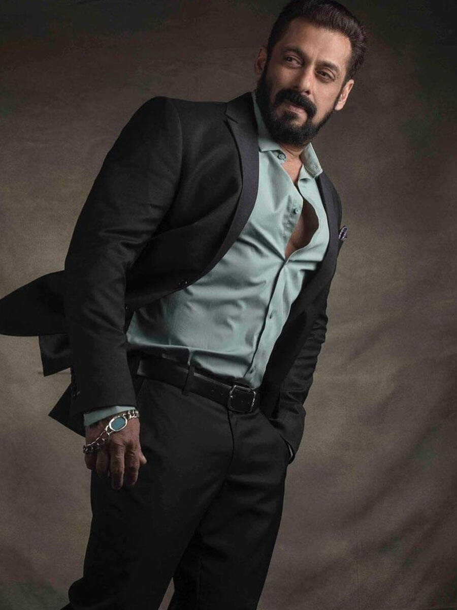 Salmaan Khan in suit.