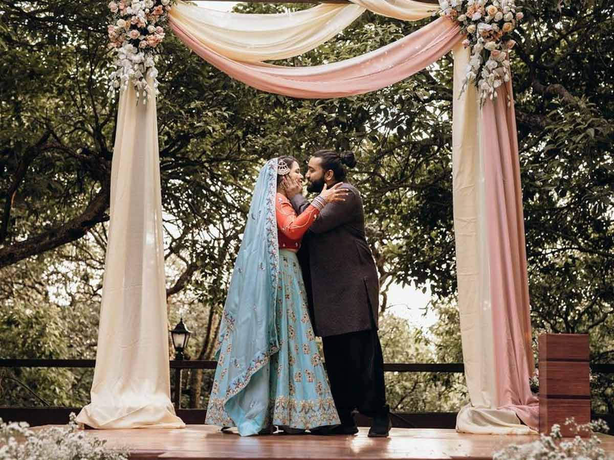 Sanah Kapur and Mayank Pahwa wedding picture.