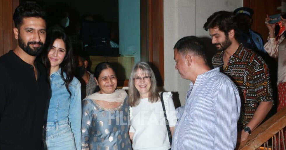 Photos: Katrina Kaif, Vicky Kaushal Enjoy Dinner With Family 