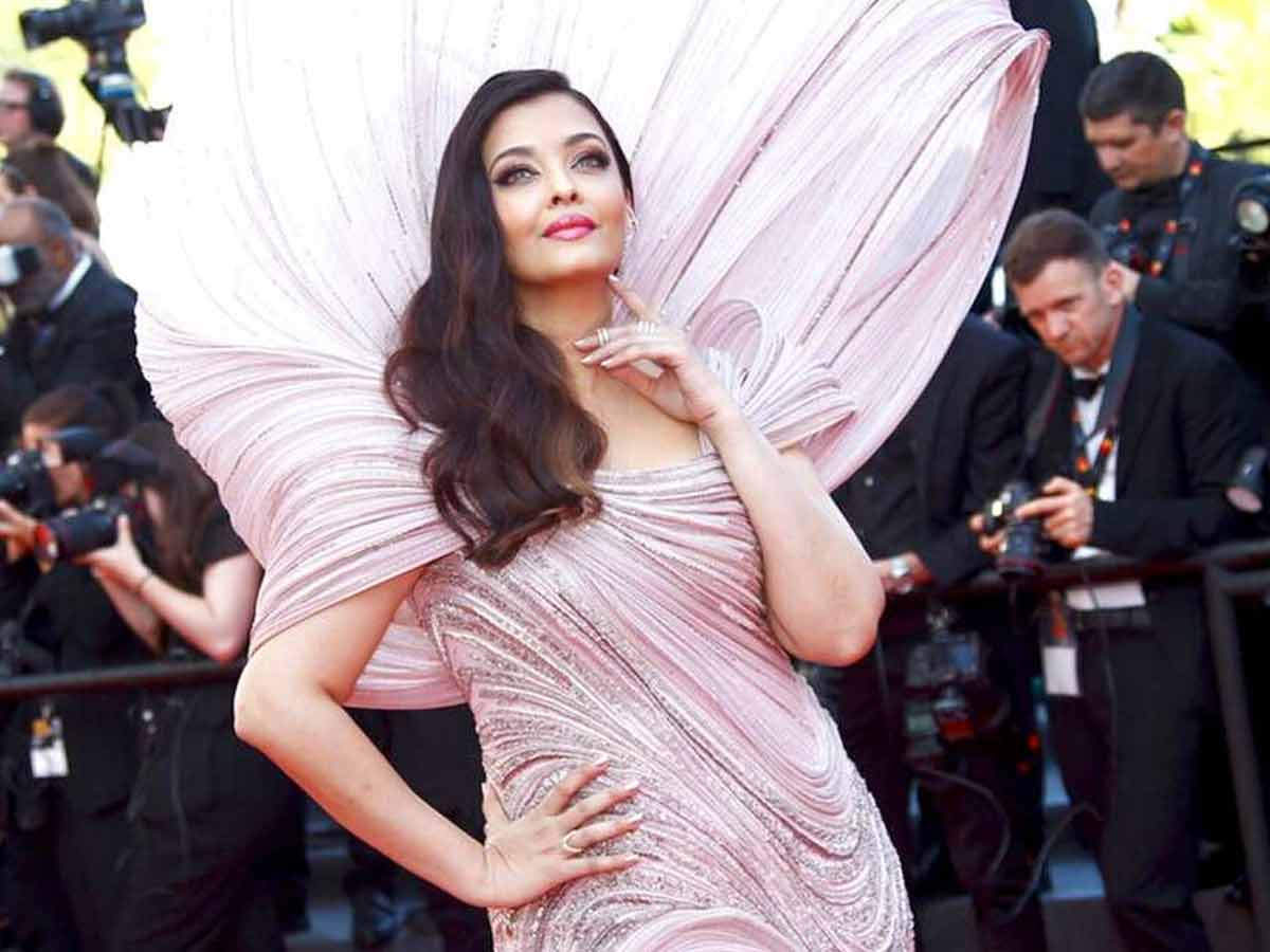 Aishwarya Rai Pink Blush look at Cannes 2022.