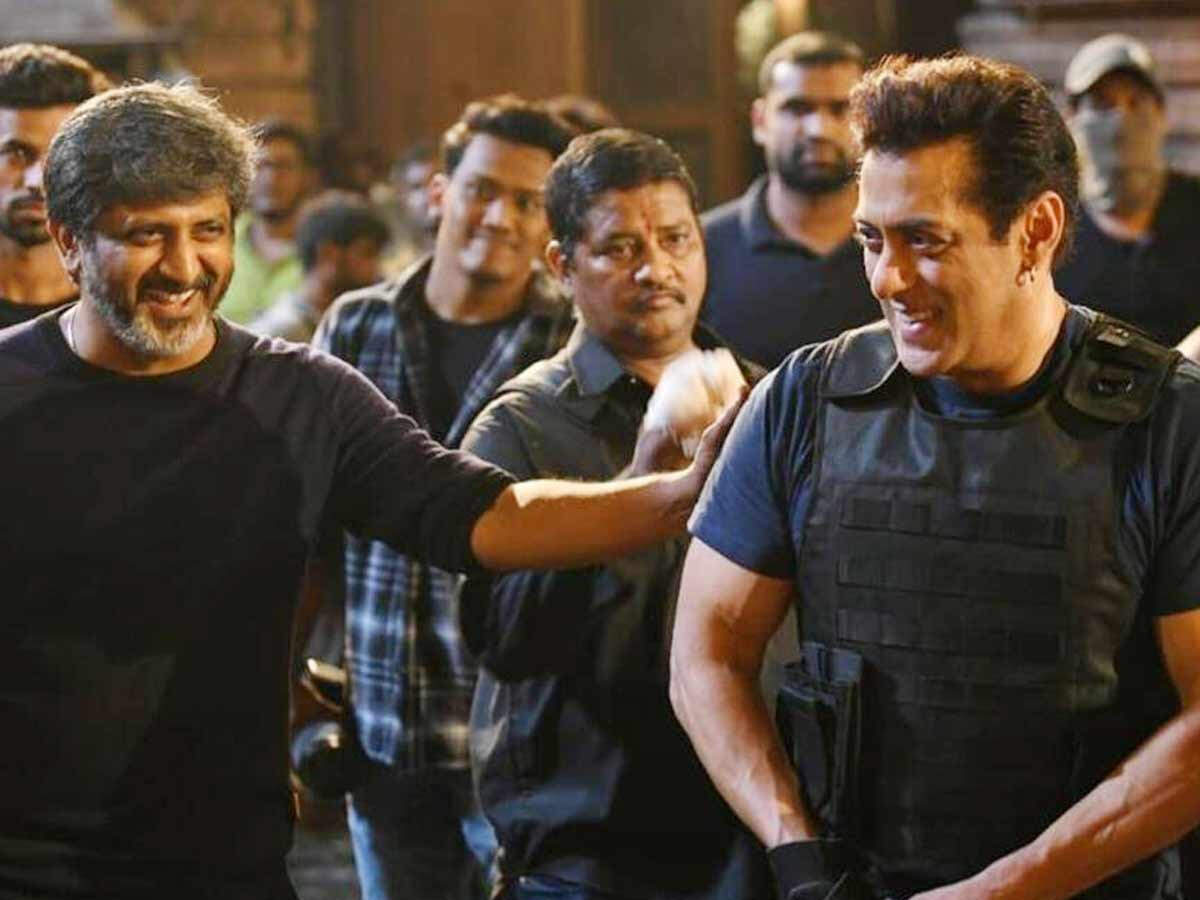 Chiranjeevi, Salman Khan to film a special song for Godfather with