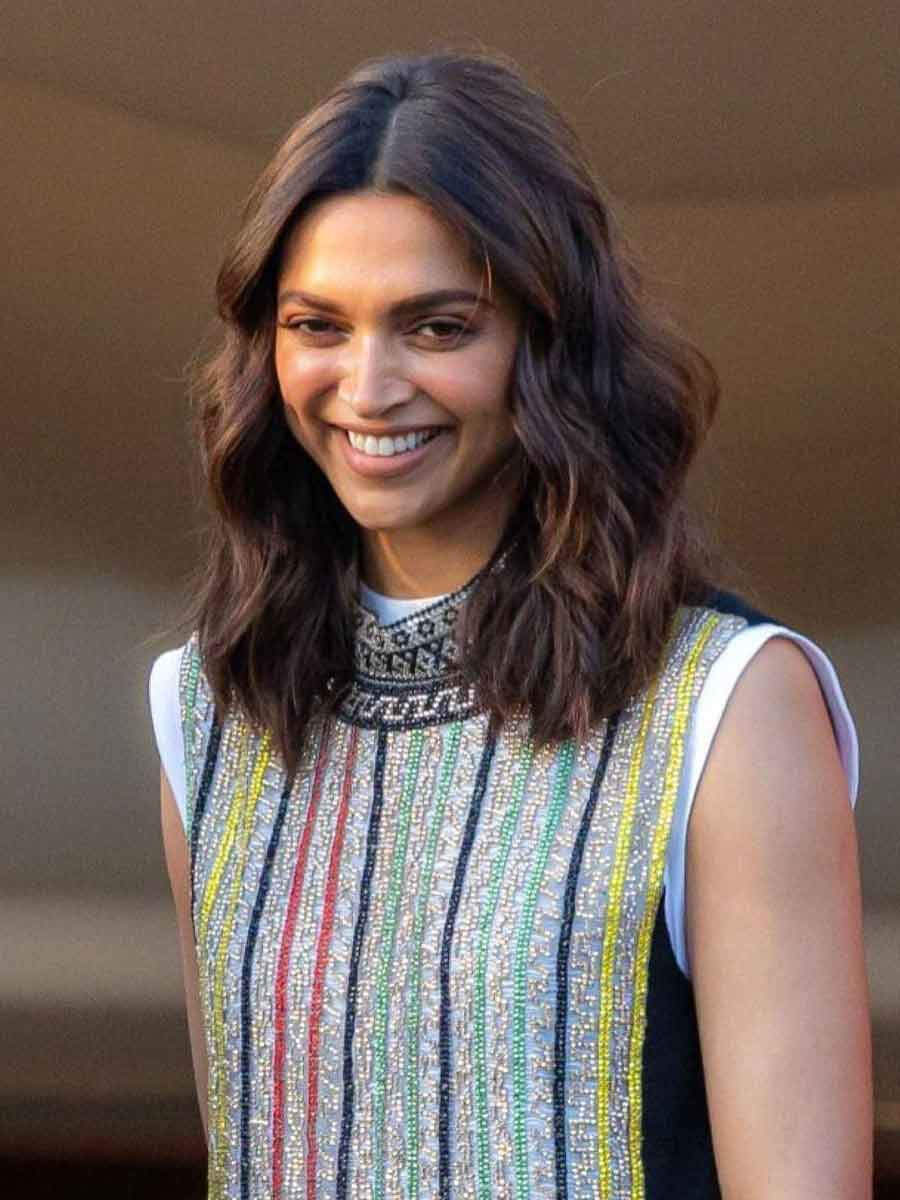 Cannes 2022: Deepika Padukone paints the Film Festival red in LV gown -  Times of India