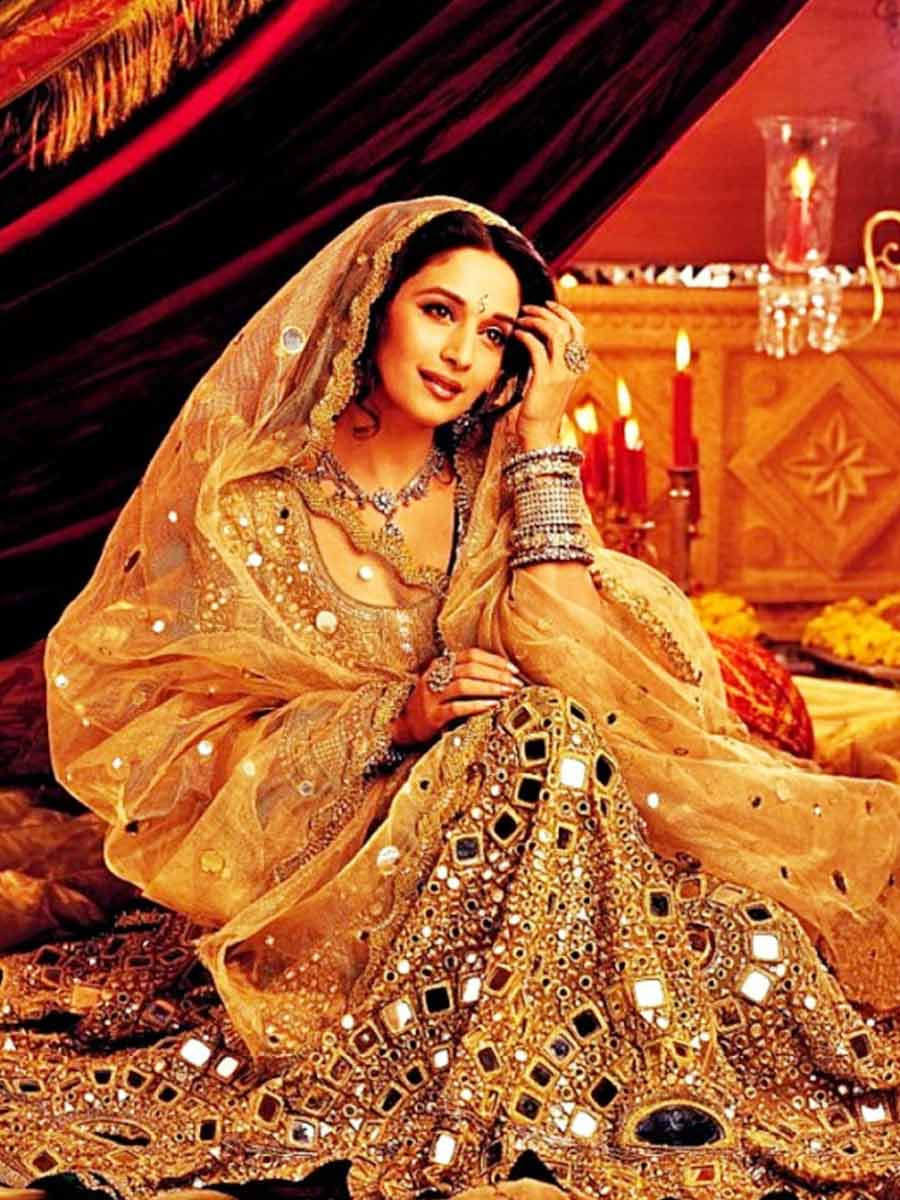 Madhuri Dixit Stole Our Hearts In These Outfits Devdas.