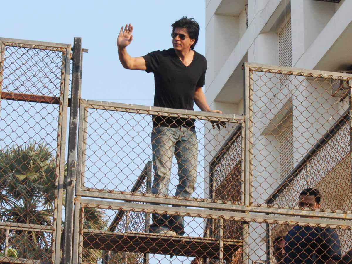 Shah Rukh Khan's Mannat nameplate worth Rs 25 lakh goes missing? Here's ...