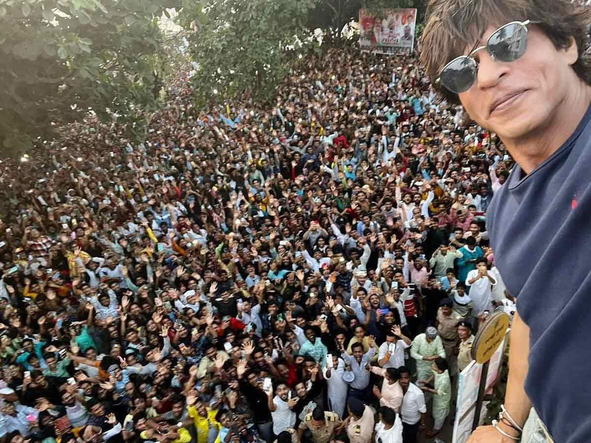 Shah Rukh Khans Mannat Nameplate Worth Rs 25 Lakh Goes Missing Heres What We Know Techiazi 