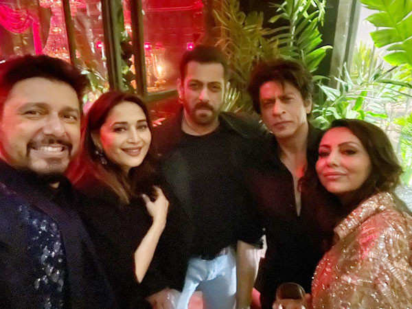 Shah Rukh Khan, Salman Khan and Madhuri Dixit's selfie has fans recalling Hum Tumhare Hai Sanam