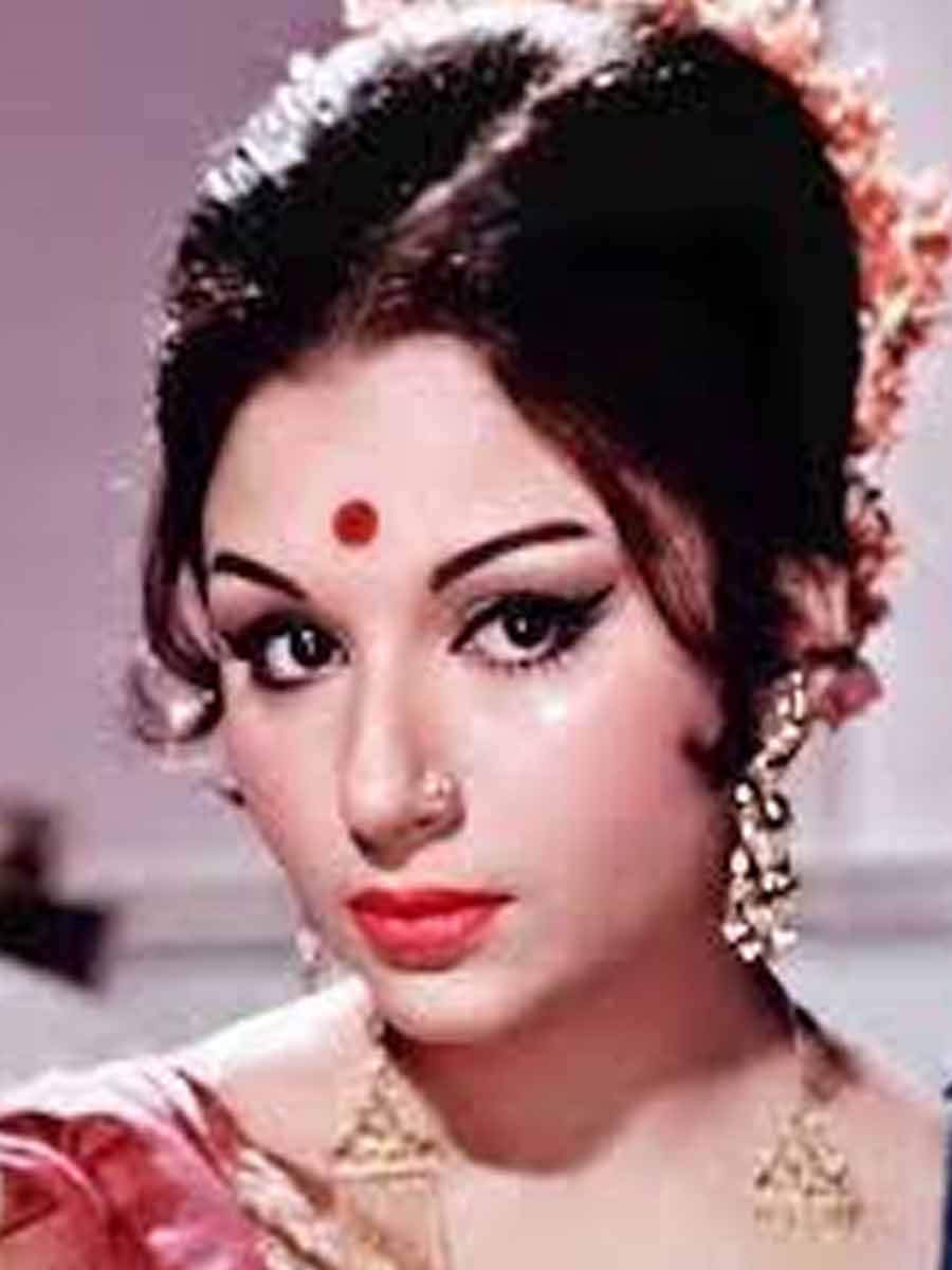 Sharmila Tagore old picture.