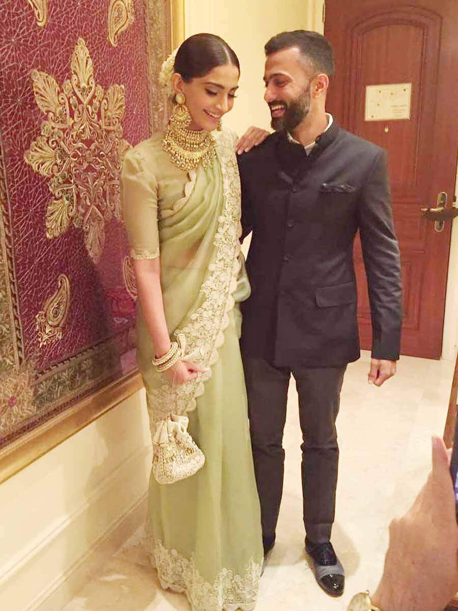 Sonam Kapoor Wishes Anand Ahuja A Happy Anniversary With The Sweetest ...