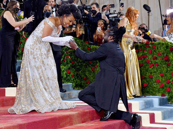 Surprise proposal on the Met Gala red carpet won the internet